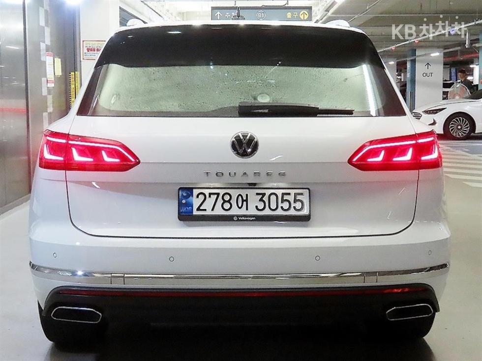 2023 Volkswagen 3 photo
