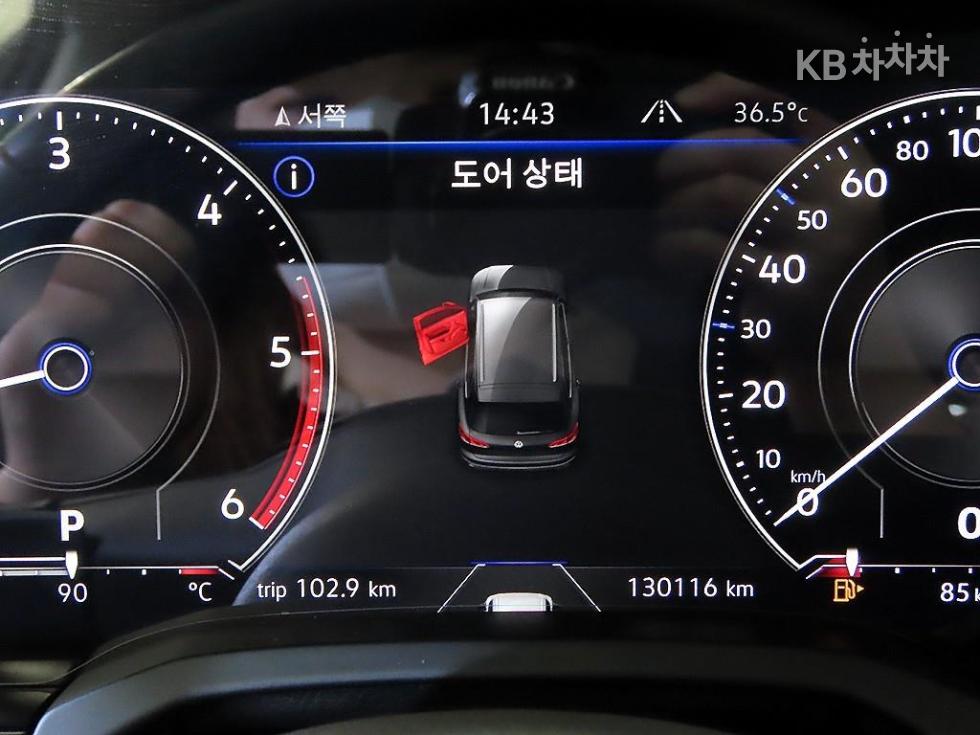 2023 Volkswagen 3 photo