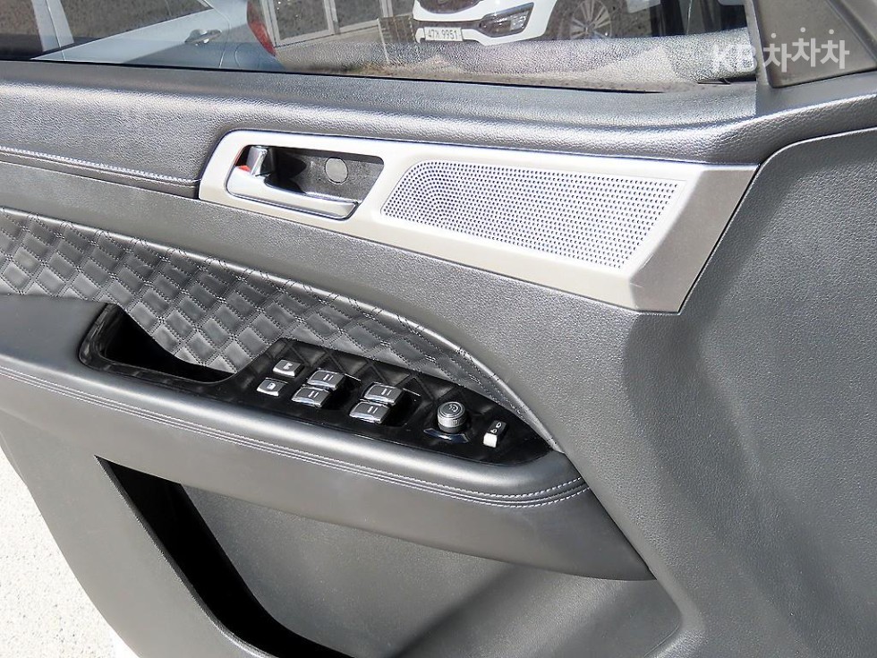 SsangYong Rexton — miniaturë 11