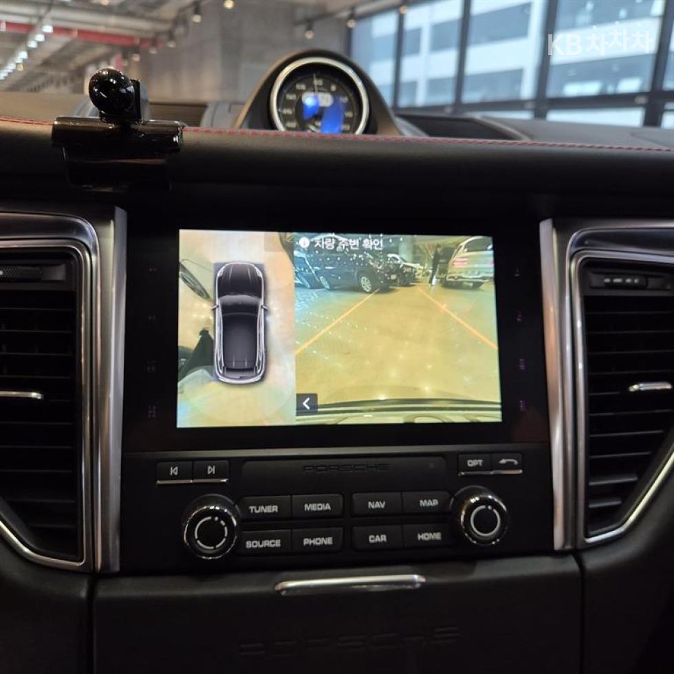 Porsche Macan — miniaturë 11