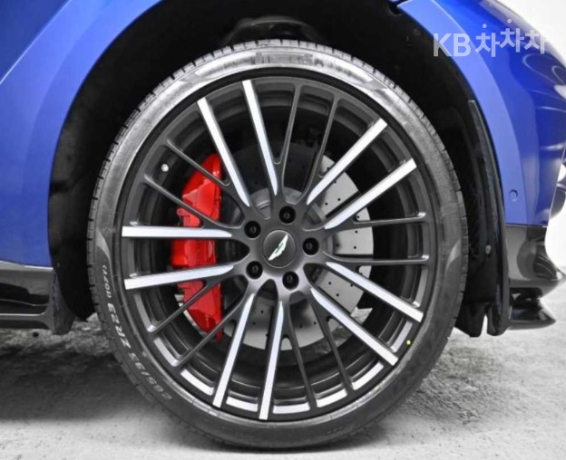 Aston Martin DBX — miniaturë 5