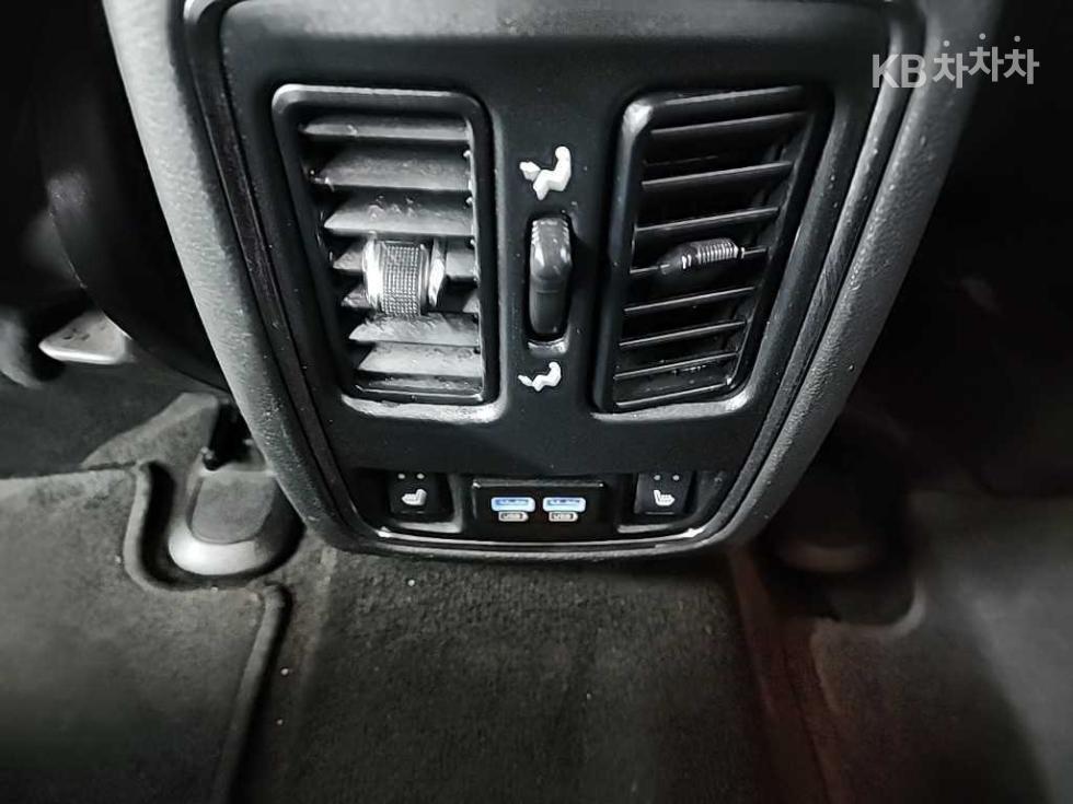 Jeep Cherokee — miniaturë 13