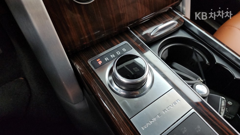 Land Rover Range Rover — miniaturë 9