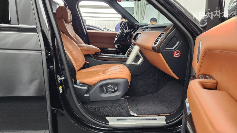 Land Rover Range Rover — miniaturë 12