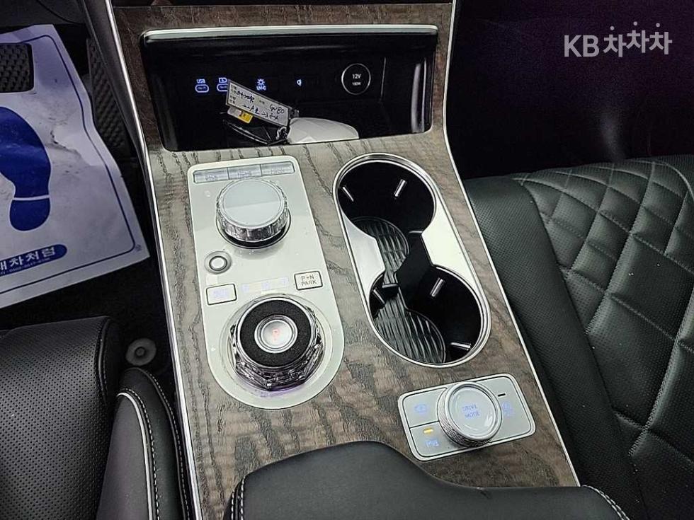 2024 Genesis GV80 photo