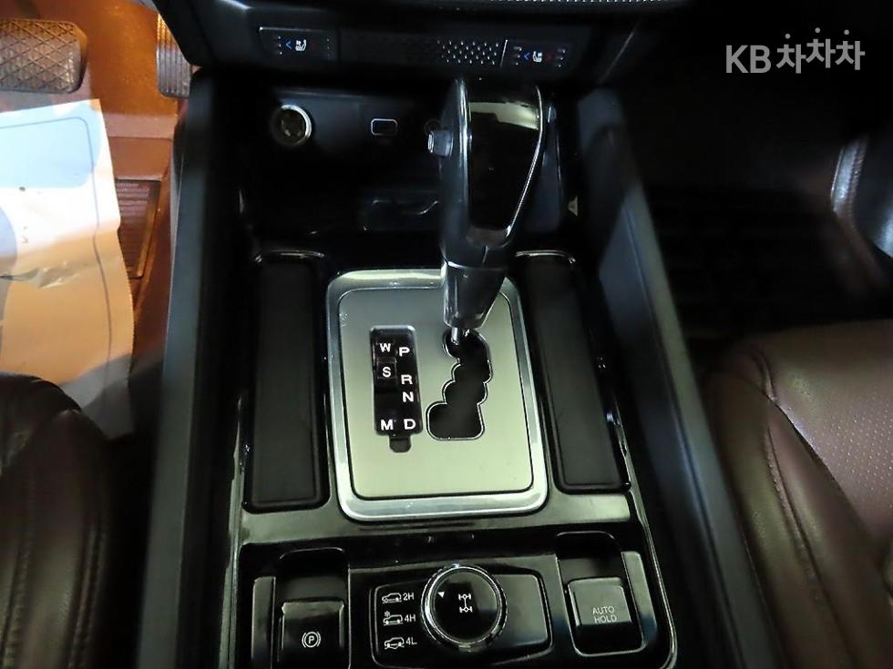 SsangYong Rexton — miniaturë 12