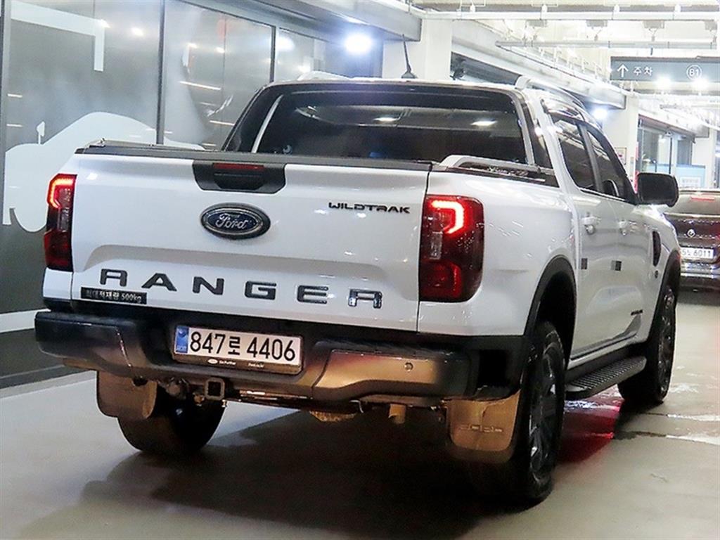 2025 Ford 4 photo