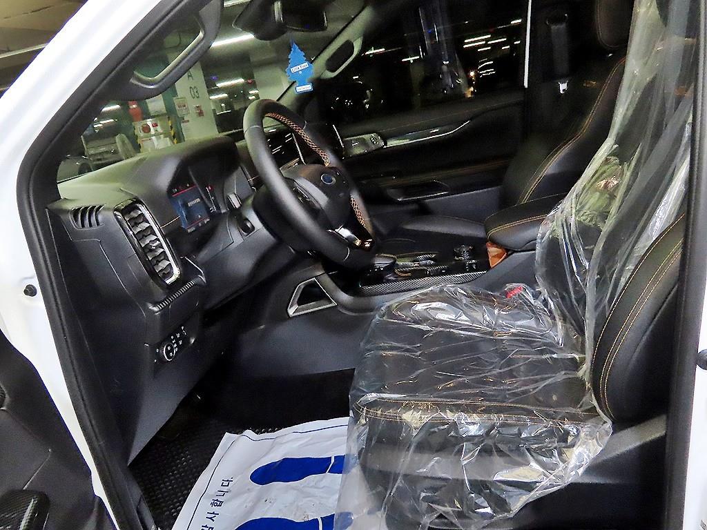 2025 Ford 4 photo