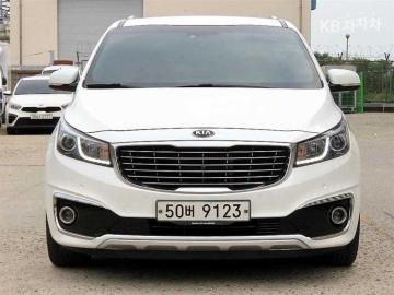 Kia Carnival 9-seater Prestige — foto 1