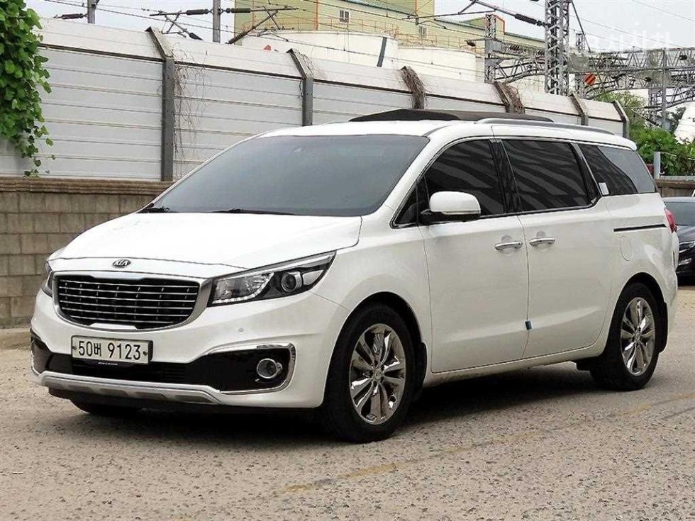 Kia Carnival — miniaturë 2