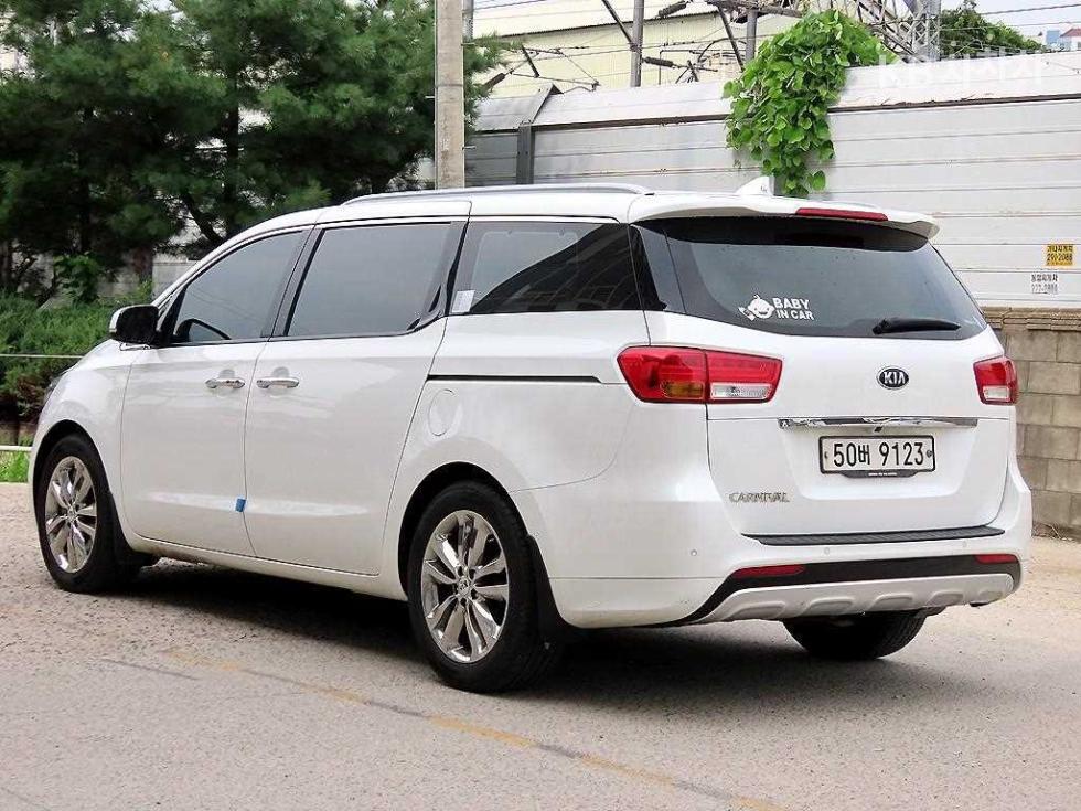 Kia Carnival — miniaturë 3
