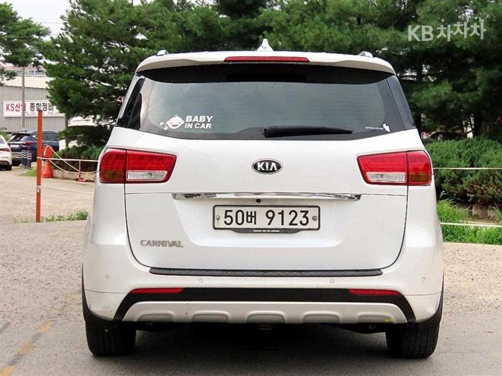 Kia Carnival — miniaturë 4