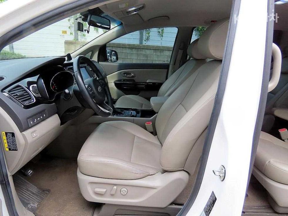 Kia Carnival — miniaturë 5