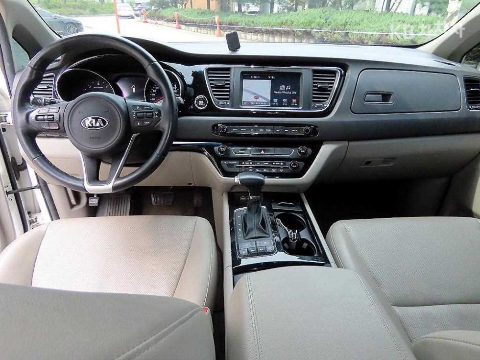 Kia Carnival — miniaturë 7