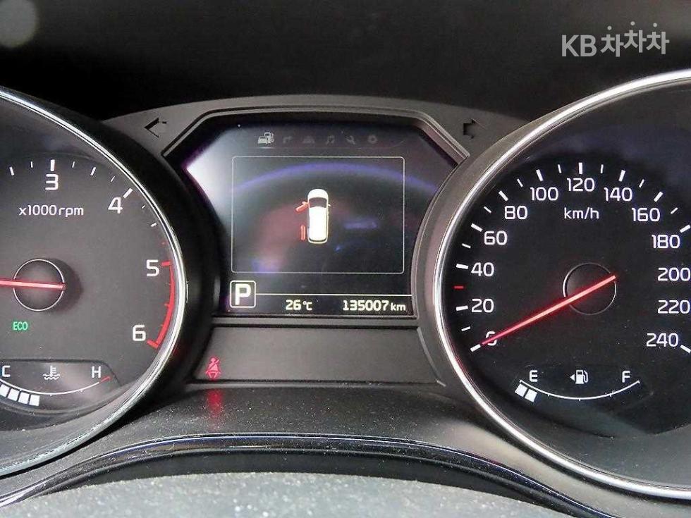 Kia Carnival — miniaturë 9