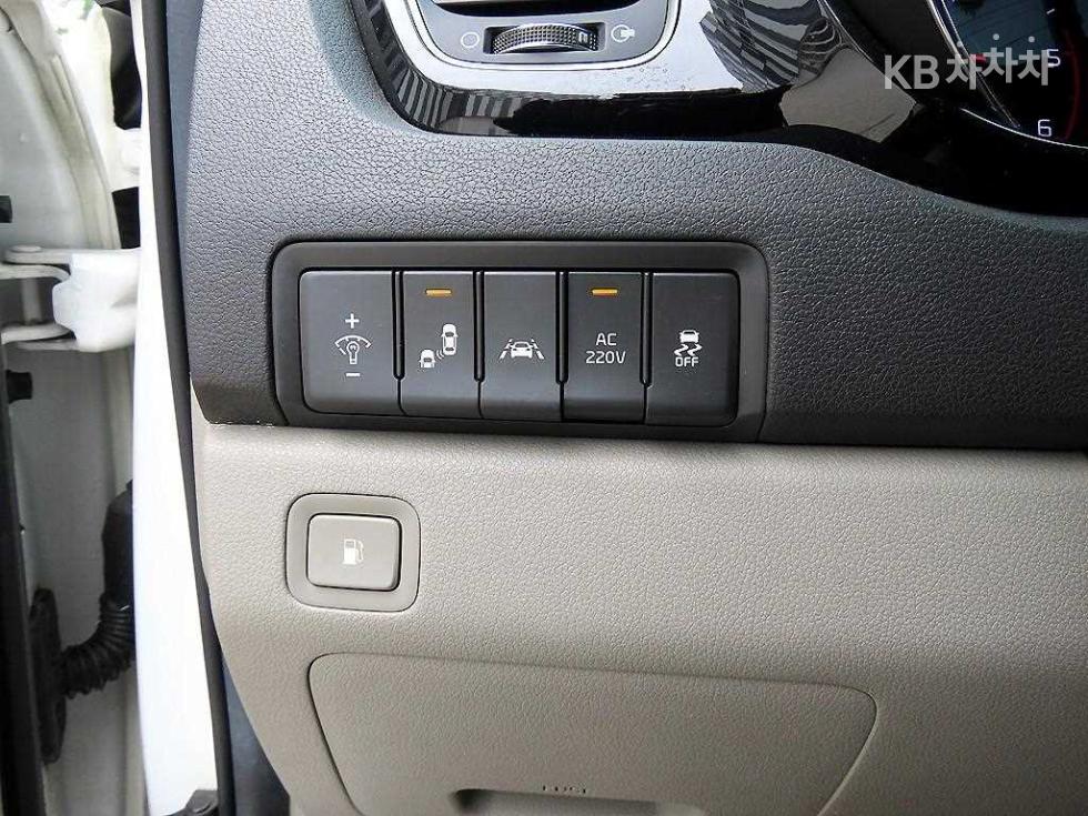 Kia Carnival — miniaturë 11
