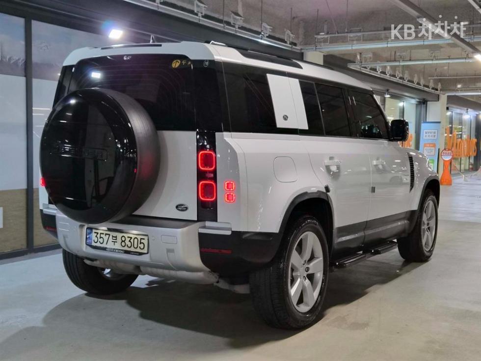 2022 Land Rover (L663) photo