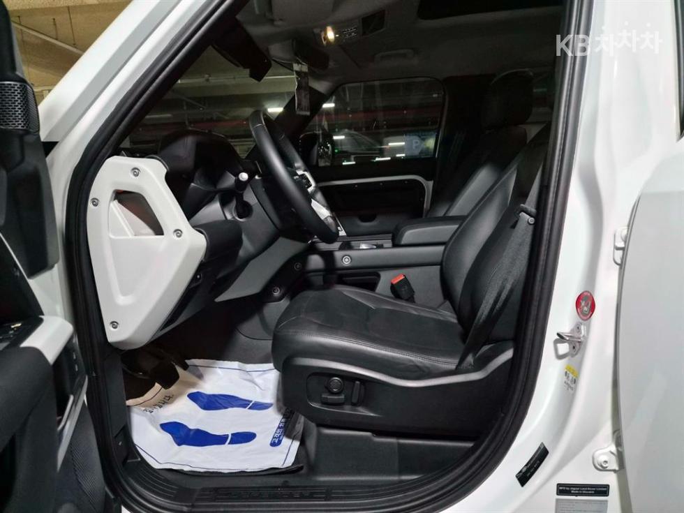 2022 Land Rover (L663) photo