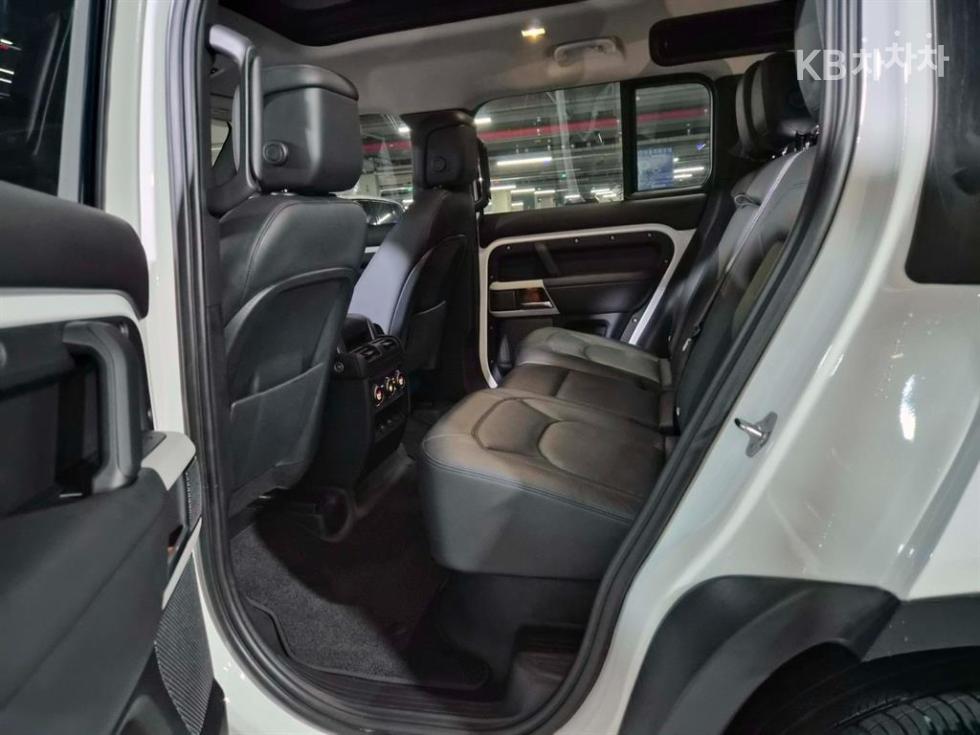 2022 Land Rover (L663) photo