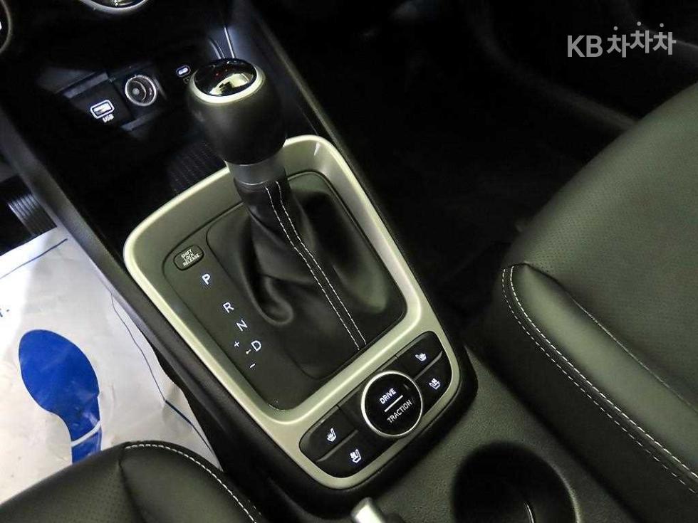 Hyundai Venue — miniaturë 12