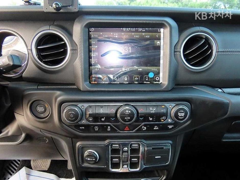 Jeep Wrangler — miniaturë 12
