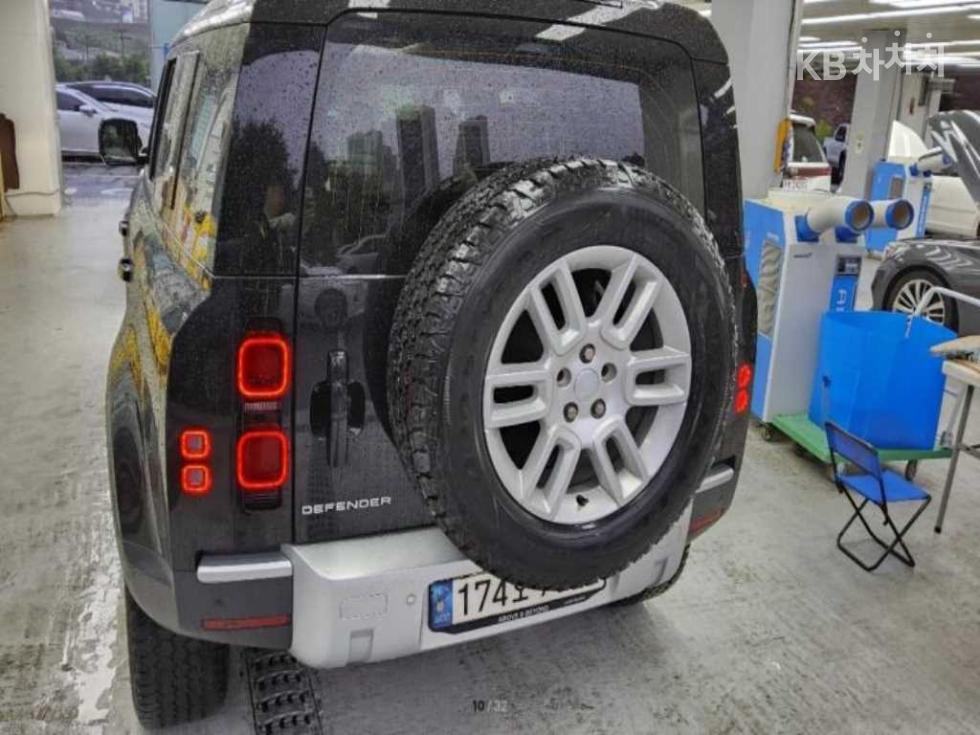 Land Rover Defender — miniaturë 3
