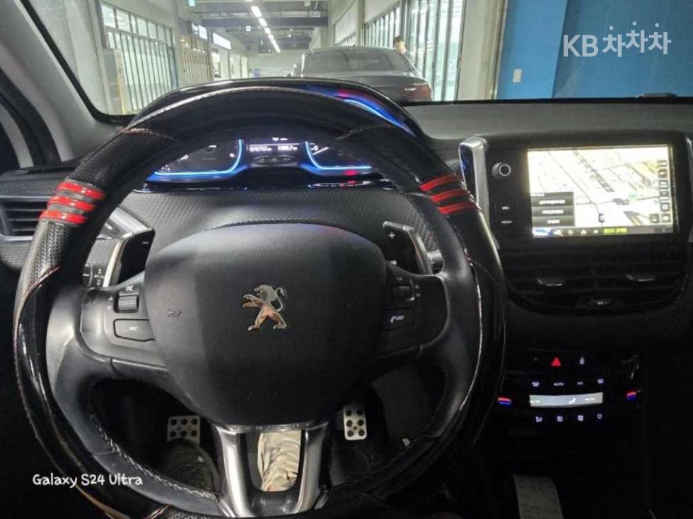 Peugeot 2008 — miniaturë 5