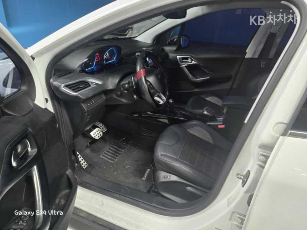 Peugeot 2008 — miniaturë 11