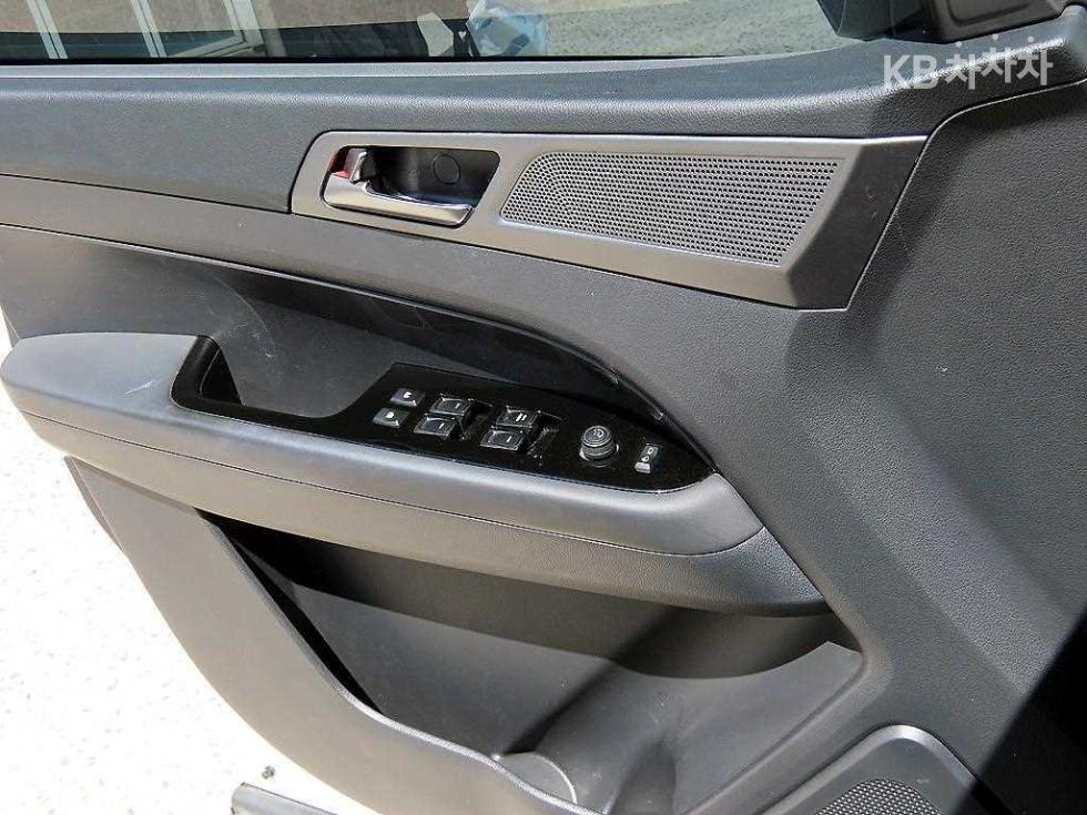 SsangYong Rexton — miniaturë 11
