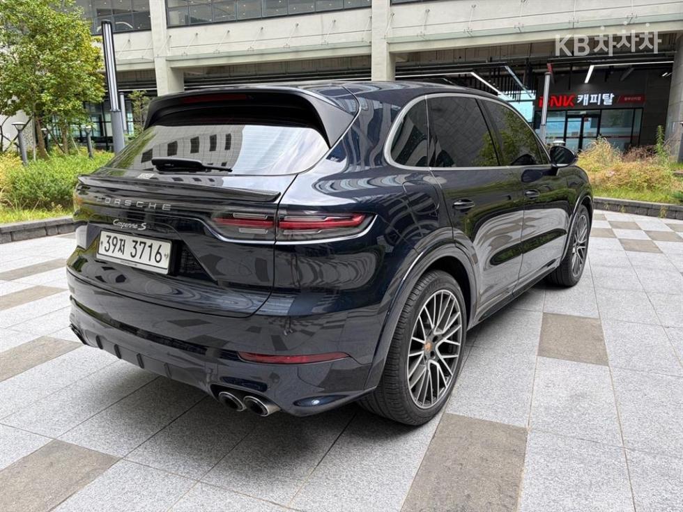 2019 Porsche (9Y0) photo