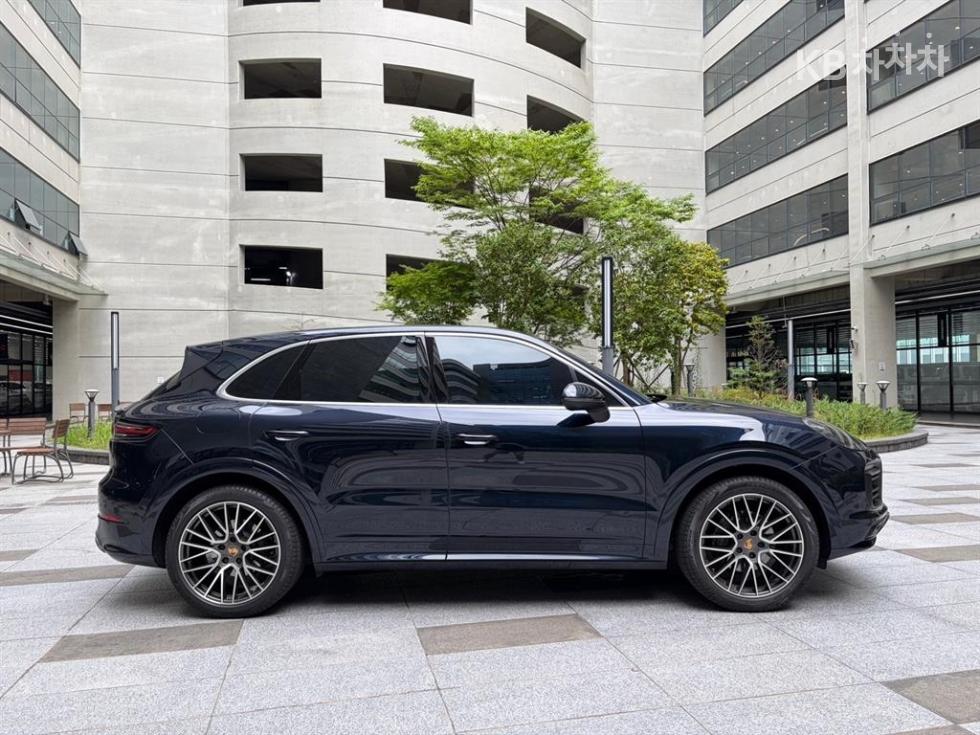 2019 Porsche (9Y0) photo