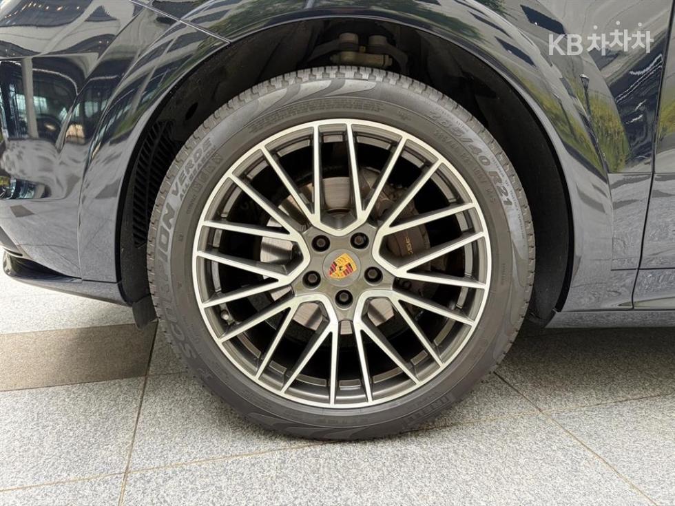 2019 Porsche (9Y0) photo