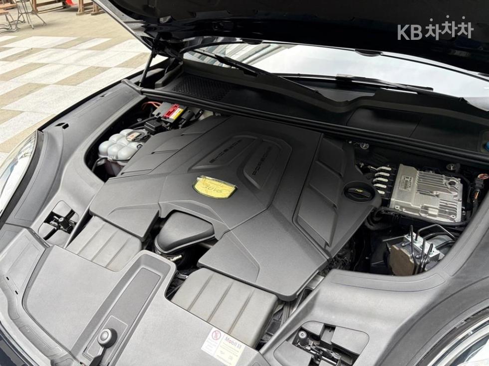 2019 Porsche (9Y0) photo