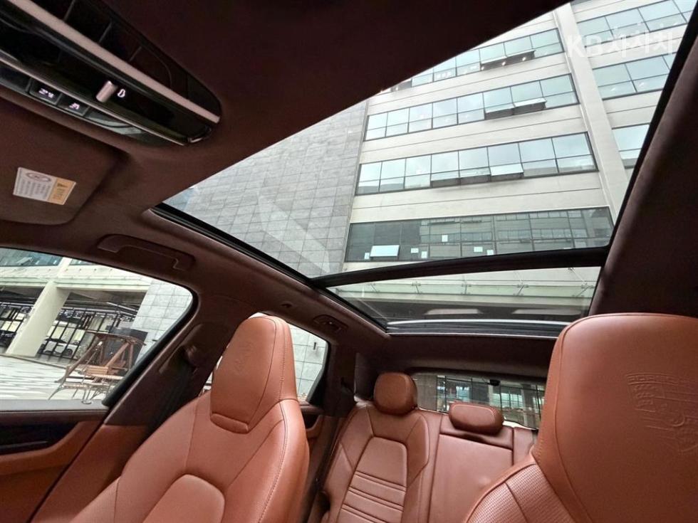 2019 Porsche (9Y0) photo