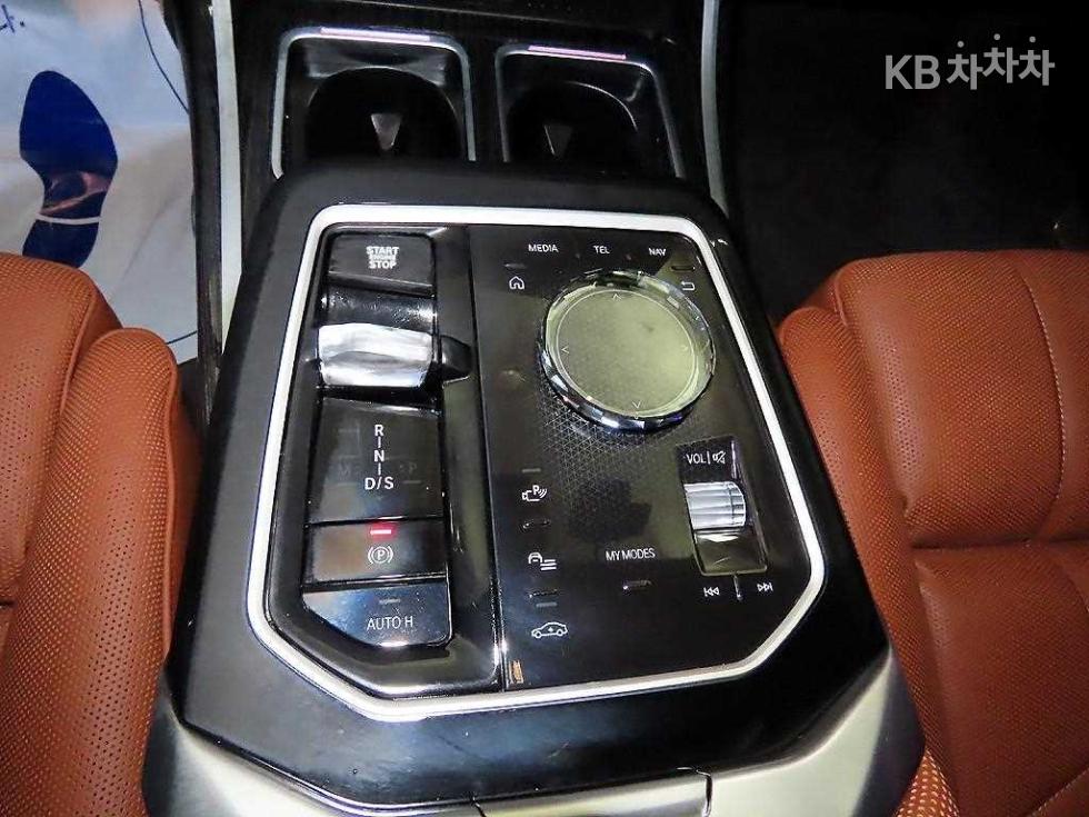 BMW 7er — miniaturë 12