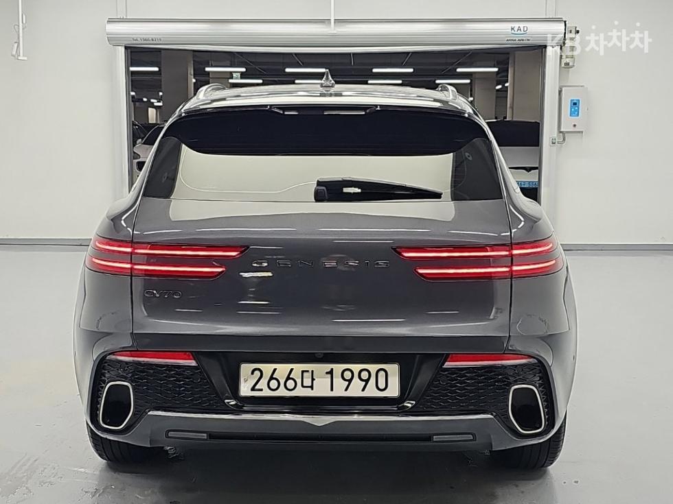 2023 Genesis GV70 photo