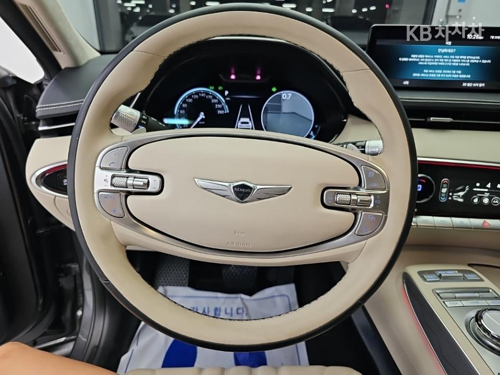 2023 Genesis GV70 photo