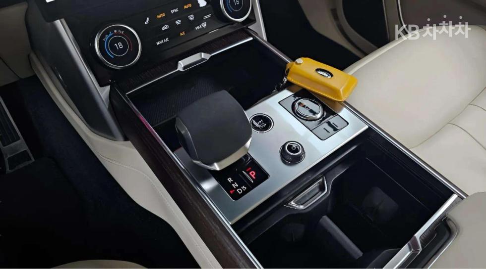 2023 Land Rover (L460) photo