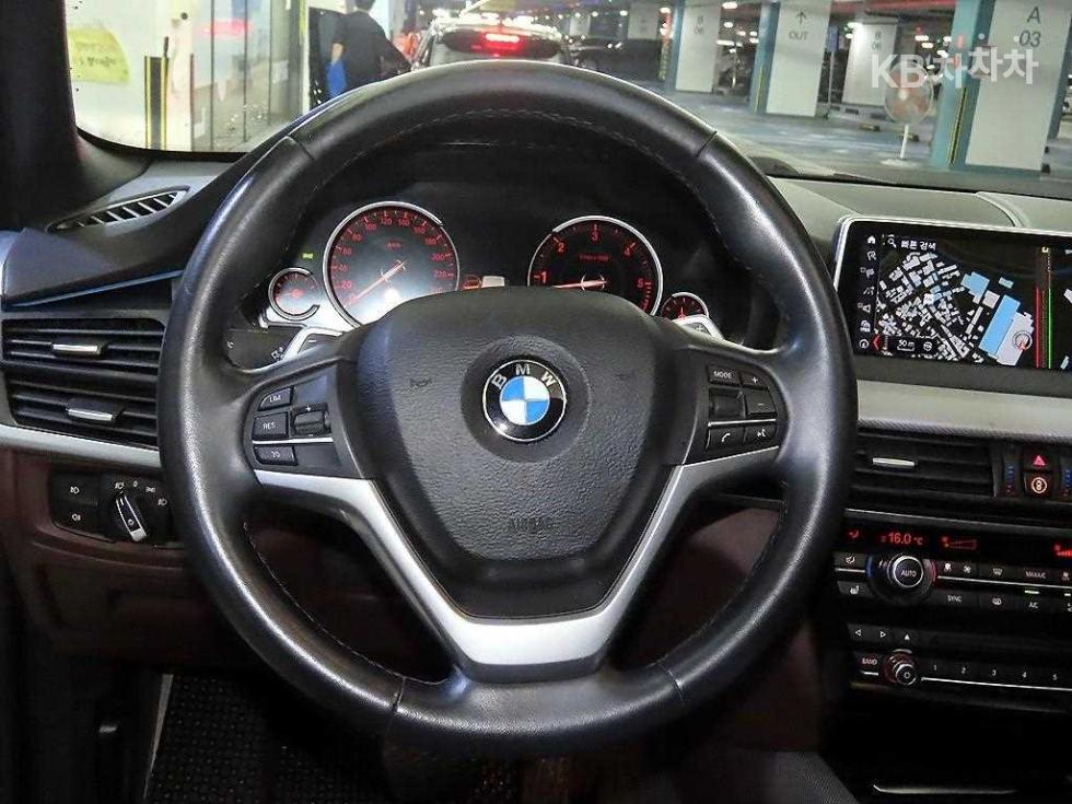 BMW X5 — miniaturë 8