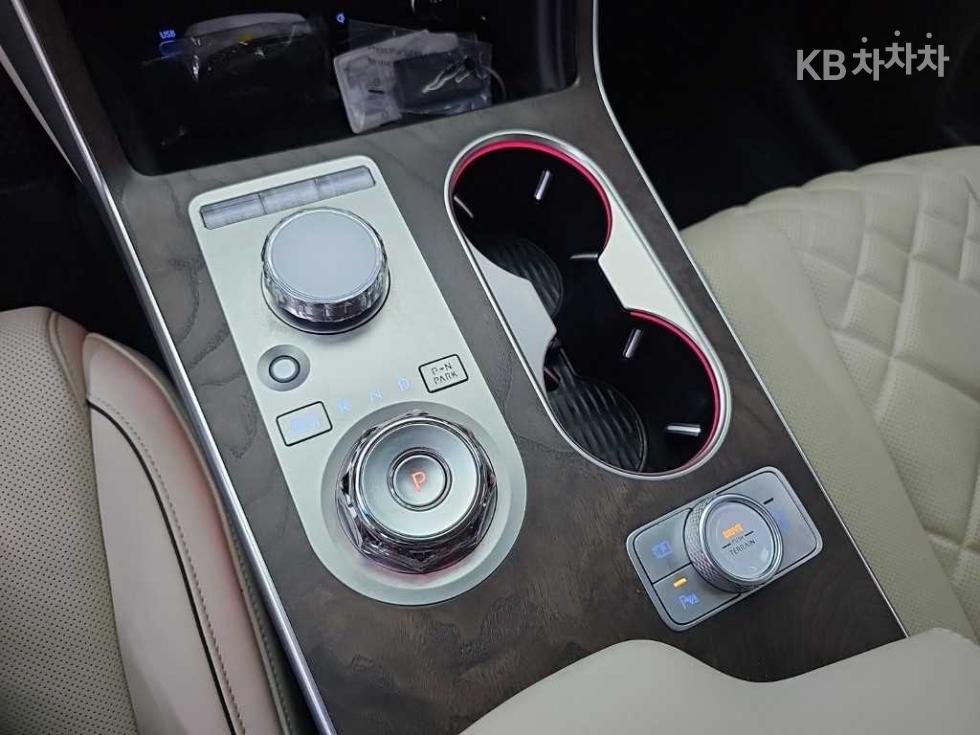 2024 Genesis GV80 photo