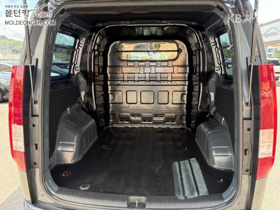 Hyundai Staria — miniaturë 10