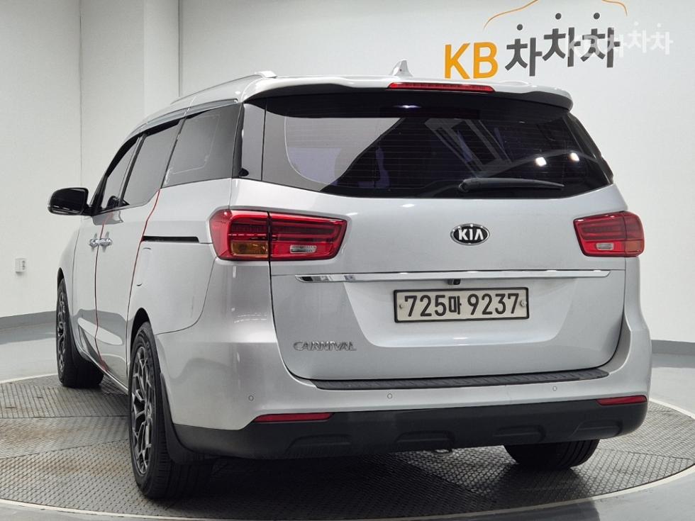 Kia Carnival — miniaturë 2