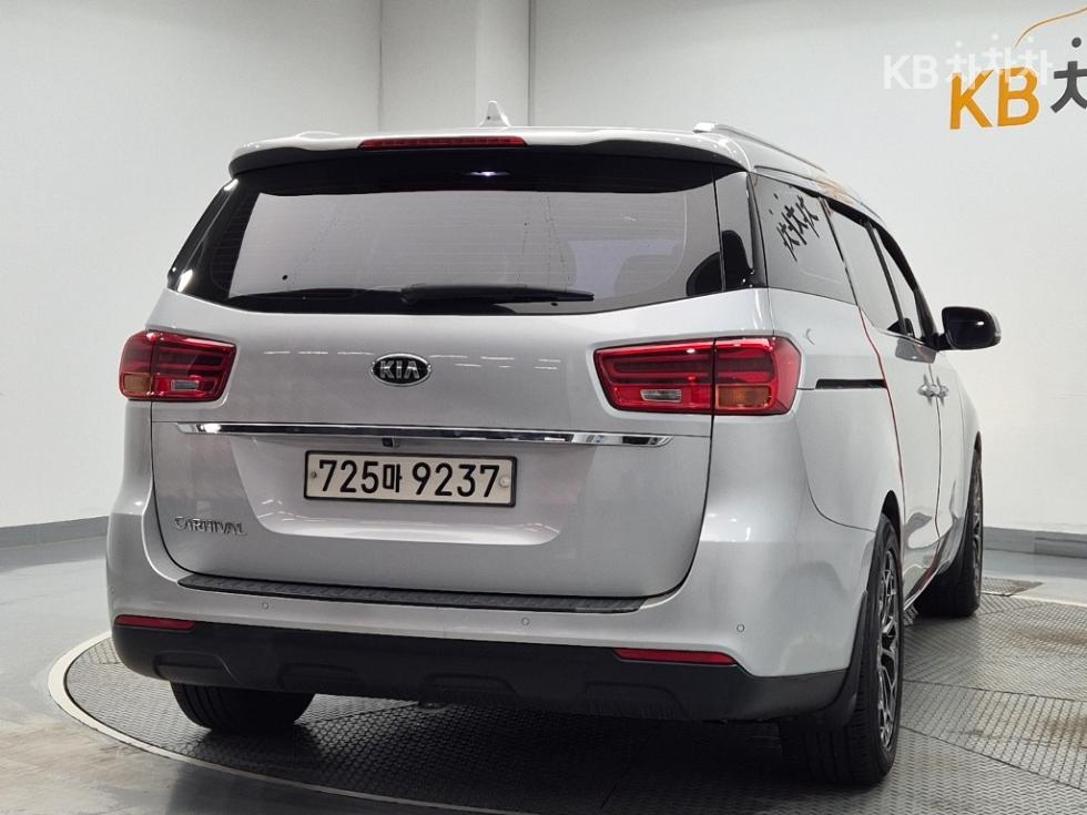 Kia Carnival — miniaturë 3