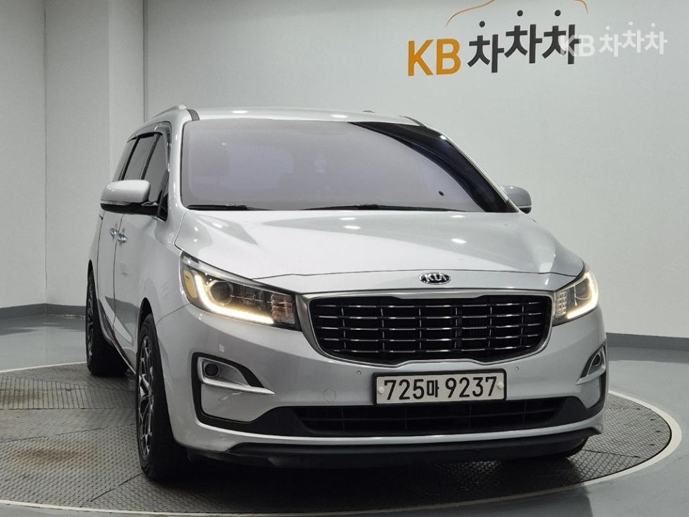 Kia Carnival — miniaturë 4