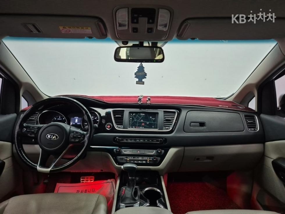 Kia Carnival — miniaturë 7