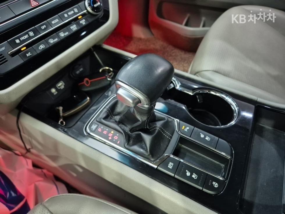 Kia Carnival — miniaturë 8