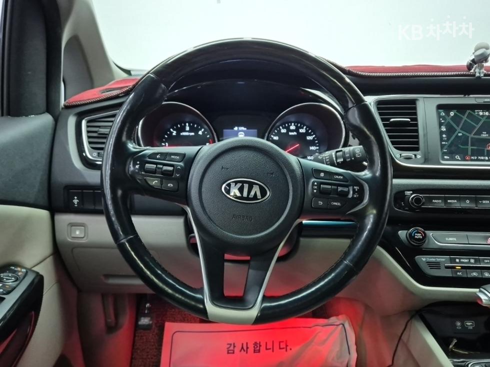 Kia Carnival — miniaturë 9