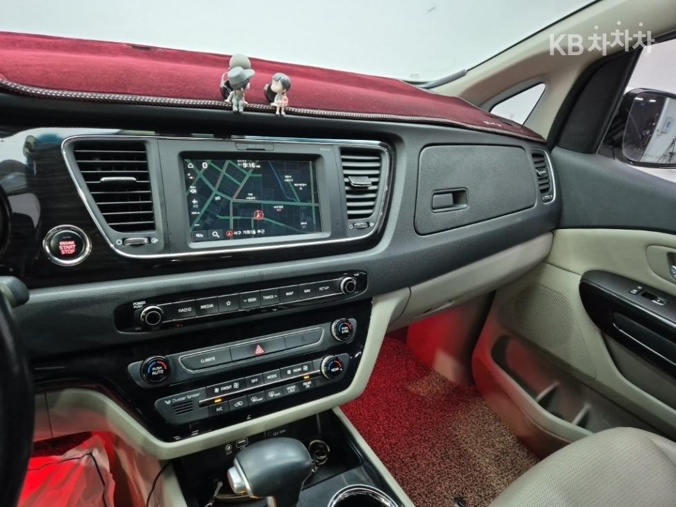 Kia Carnival — miniaturë 10