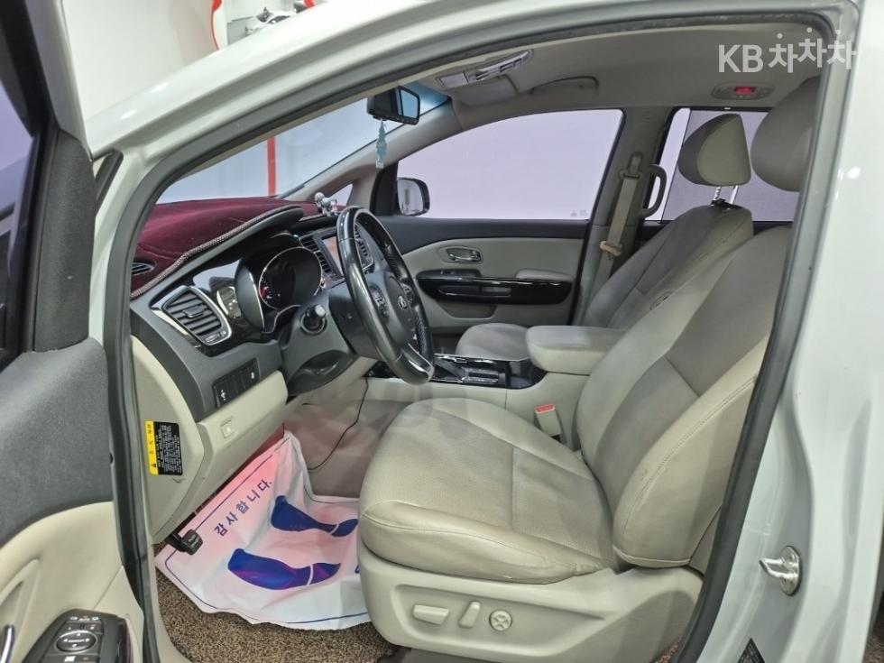 Kia Carnival — miniaturë 11