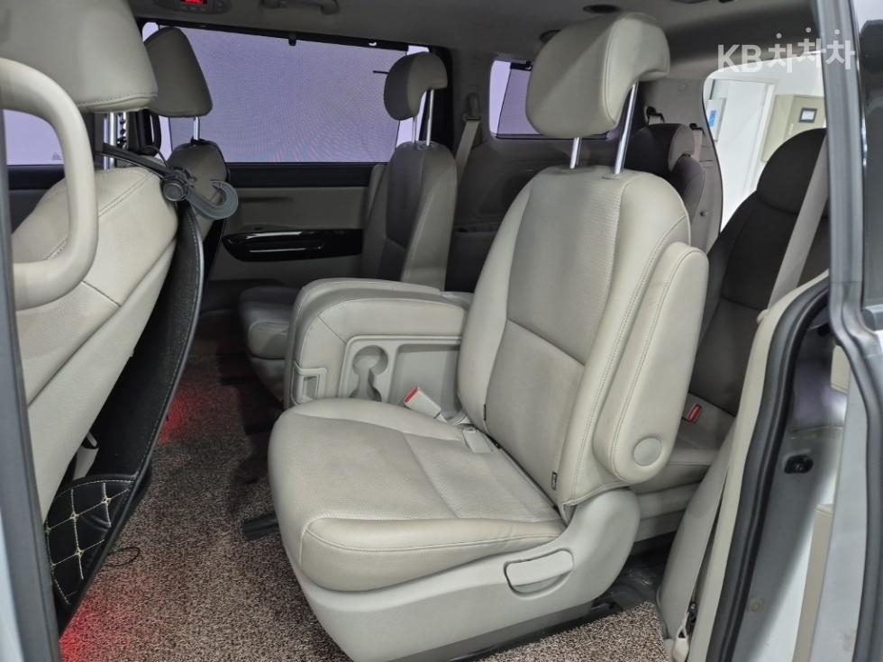 Kia Carnival — miniaturë 12